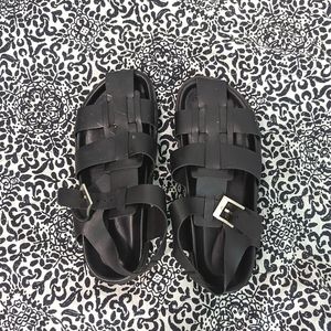 Alohas black buckle sandals